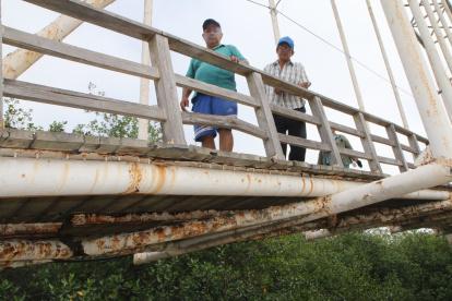 Los habitantes temen cruzar por la estructura, pero se arriesgan a hacerlo, pues es el punto de entrada y salida a diferentes comunas.