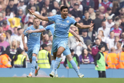 Rodri, del Manchester City, celebra uno de los tantos del campeón de la Premier.