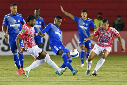 Emelec empató 1-1 ante Independiente Petrolero en el duelo de ida jugado en Bolivia.