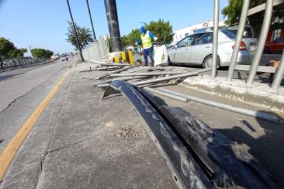 Una persona falleció y otras dos resultaron heridas en un accidente de tránsito en la avenida de Las Américas, en el norte de Guayaquil