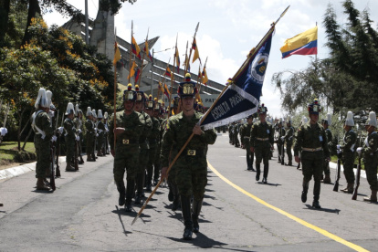 Quito. En la Cima de la Libertad, los soldados hicieron ayer una última práctica para la ceremonia militar.