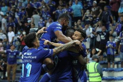 Los millonarios celebraron a todo lo alto la clasificación a octavos de final.