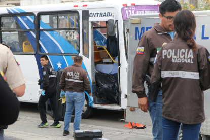 Un militar fue asesinado a tiros durante un asalto en un bus de transporte público, en Guayaquil.