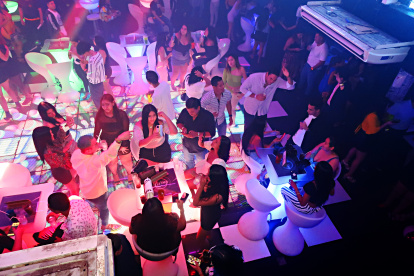 Discotecas. El sonido ensordecedor, el baile y el buen ambiente priman en los cerca de diez centros nocturnos que se repletan de jóvenes, los fines de semana.