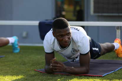 Moisés Caicedo ya trabaja con la selección nacional en los Estados Unidos.