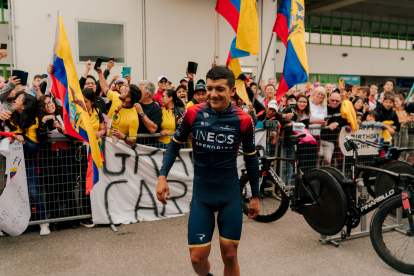 Richard Carapaz contó con el apoyo de los fanáticos ecuatorianos en el Giro de Italia.