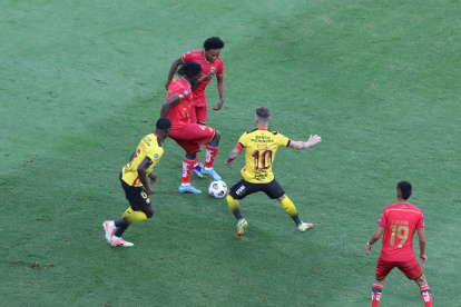 Damián Díaz fue clave en el primer tiempo para los locales.