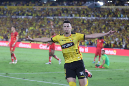 Carlos Rodríguez celebra el segundo gol de Barcelona.