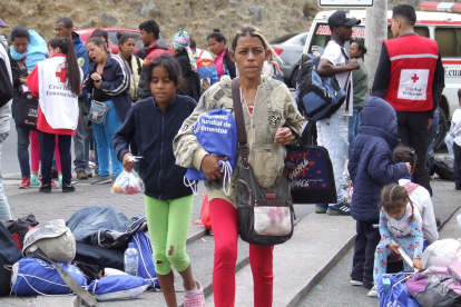 Fotografía de archivo en la que se registró a un grupo de migrantes venezolanos, en la frontera entre Colombia y Ecuador.