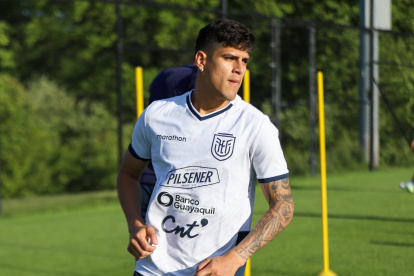 Piero Hincapié clasificó a la Champions League tras terminar en la tercera casilla de la Bundesliga