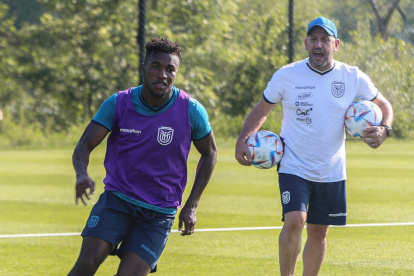 El mediocampista José Cifuentes es uno de los futbolistas que todavía no tiene garantizado un lugar en la nómina definitiva de la selección nacional para el Mundial de Qatar 2022.