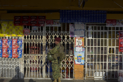 Un soldado ecuatoriano durante un operativo contra el crimen organizado.