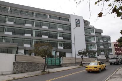 Fachada. Desde el exterior, las edificaciones lucen como si se tratase de una infraestructura nueva levantada en la zona.