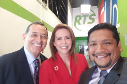 Hugo con Luisa y Carlos Julio Gurumendi.