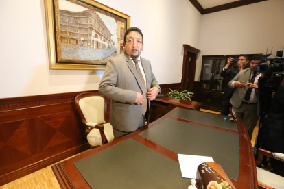 Virgilio Saquicela tomó ayer posesión del cargo y del despacho de la Presidencia de la Asamblea.