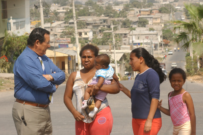 Hugo destacó en la reportería mucho antes de ser presentador de noticias. Actividad que realizó por más de 30 años.