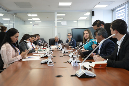 La mesa legislativa de Salud recibió al representante de la directora nacional del Arcsa por la contaminación del agua en Machala.