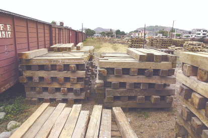 Los "durmientes" son los elementos transversales que sirven para mantener unidos los dos carriles