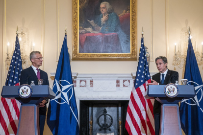 El secretario de Estado de EE.UU., Antony Blinken (d), y el secretario general de la OTAN, Jens Stoltenberg (i), sostienen una rueda de prensa conjunta, este 1 de junio de 2022, en Washington.