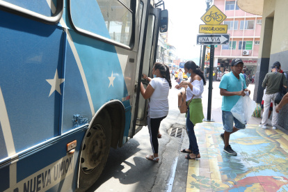 Subir a una unidad de transporte pública significa para muchas mujeres no solo estar expuestas a robos, sino a acosos sexuales.