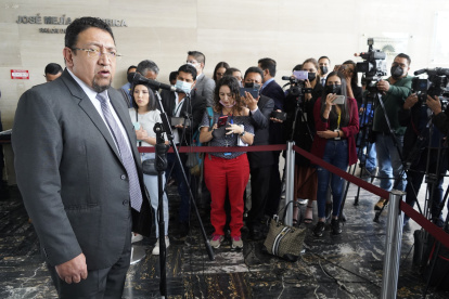 El presidente de la Asamblea, Virgilio Saquicela, conversó con los medios de comunicación.