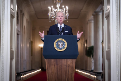 El presidente de Estados Unidos, Joe Biden, le habla a la nación desde el East Room de la Casa Blanca en Washington, este 2 de junio de 2022.