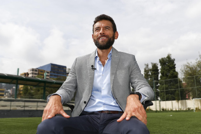 El ministro del Deporte de Ecuador, Sebastián Palacios, habla en entrevista con Efe ayer en Quito (Ecuador).