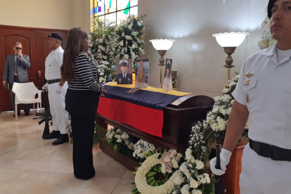 Mayra Montaño acompañó al periodista hasta su última morada.