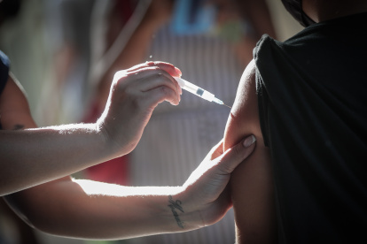 Después de una fuerte incidencia de la enfermedad en los dos primeros meses de este año, se había registrado una acentuada caída en el número de muertes y casos, que, sin embargo, se ha revertido en las últimas semanas.