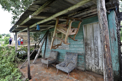 Fotografía de una casa abandonada en la ciudad de San Juan y Martínez a más de 200 km al oeste de la capital cubana donde fueron más intensas las lluvias