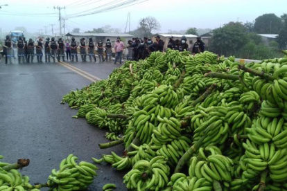 Los productores han paralizado las vías por la crisis agravada por la guerra entre Rusia y Ucrania.