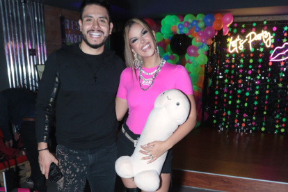 Con su esposo, Jonathan Estrada.