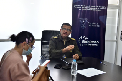 Pablo Ramírez, director general del Servicio Nacional de Atención Integral a Personas Adultas Privadas de la Libertad y a Adolescentes Infractores, en conversatorio con periodistas este lunes.