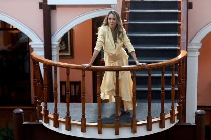 Karol Noboa es la conocida conductora radial de El mundo de cabeza, que se transmite por la radio capitalina FM Mundo.