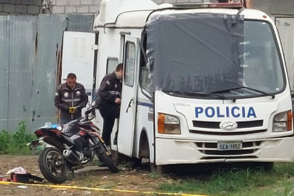 Unidad Móvil de la Policía Nacional fue baleada en Nueva Prosperina