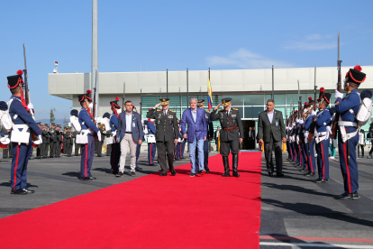 Viaje. El presidente Guillermo Lasso viajó a Los Ángeles la mañana de este martes 7 de junio.