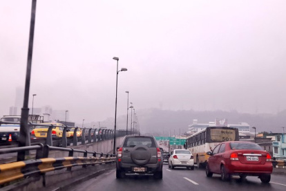 En las redes sociales comenzaron a volcarse fotos del intenso frío que se soporta desde temprano en la ciudad.