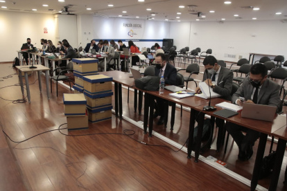 Juicio. En el Complejo Judicial abogados se preparan para la reinstalación del juzgamiento de cuatro personas por posible peculado.