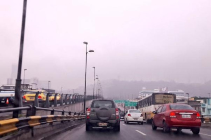 En las redes sociales comenzaron a volcarse fotos del intenso frío que se soporta desde temprano en la ciudad.