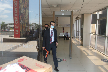 ‘Adornos’. Complejo Judicial Sur, con elementos que no se usan.