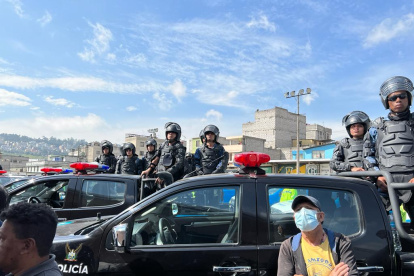 Demostración. Cynthia Viteri trajo el lunes a parte del personal encargado de custodiar las calles de la ciudad.