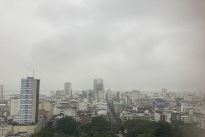En algunos sectores de Guayaquil se puede ver que el cielo está nublado - Redes Sociales