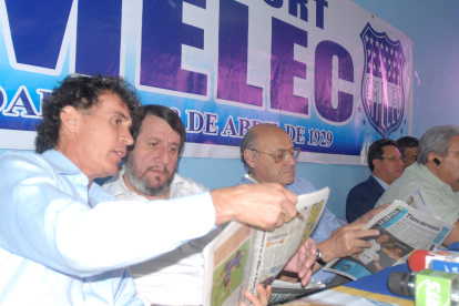 Jorge Bonnard (i) junto al Ñato García (+) y el expresidente azul, Elías Wated.