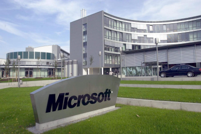 Vista del logo de Microsoft, en una fotografía de archivo