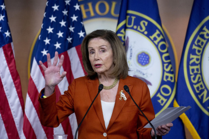 La presidenta de la Cámara de Representantes de Estados Unidos, Nancy Pelosi, habla en conferencia de prensa en el Capitolio, en Washington (EE.UU.), este 9 de junio de 2022