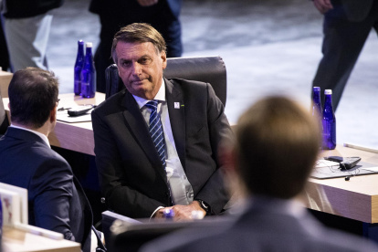 El presidente de Brasil, Jair Bolsonaro, asiste a la primera sesión plenaria de la Cumbre de las Américas 2022 en Los Ángeles