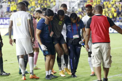 Gonzalo Plata no pudo terminar el duelo amistoso entre Ecuador y Cabo Verde, por una lesión que sufrió en su pie izquierdo.
