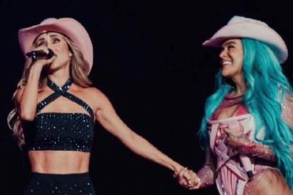 Ante ese encuentro, los fanáticos de la extinta banda mexicana no han dejado de pedir y también bromear que lo que el mundo necesita ahora es un reencuentro de RBD en los escenarios.