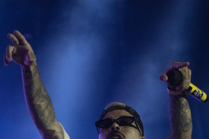 El cantante puertorriqueño de música urbana Rauw Alejandro, durante el concierto "Oh My Gol!" que organiza LaLiga celebrado este sábado en el RCDE Stadium, en Barcelona.