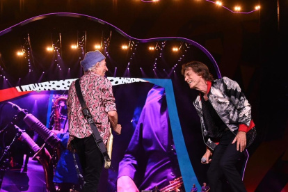 Una hora y media antes de que comience el evento, el público fue informado de la noticia.